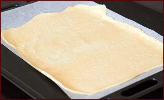 Грибной пирог с сыром и сметаной